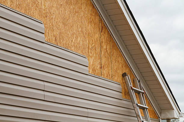 Professional Siding Replacement technician working in Glencoe, OH